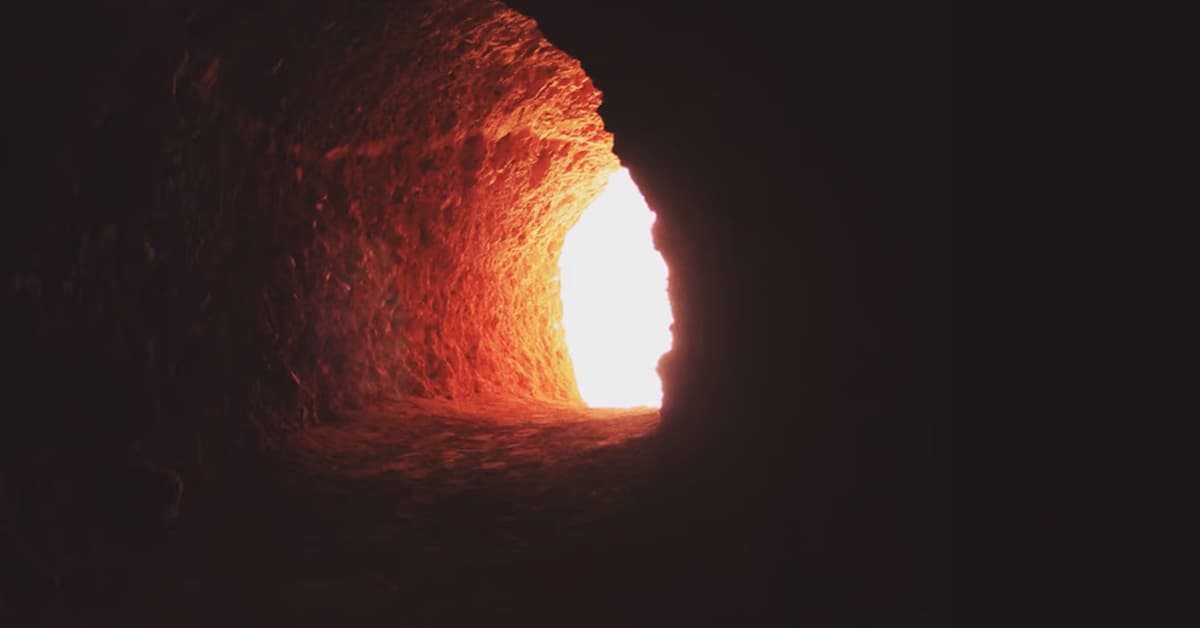 ថ្ម​បាន​រមៀល​ចេញពី​មាត់​ផ្នូរ