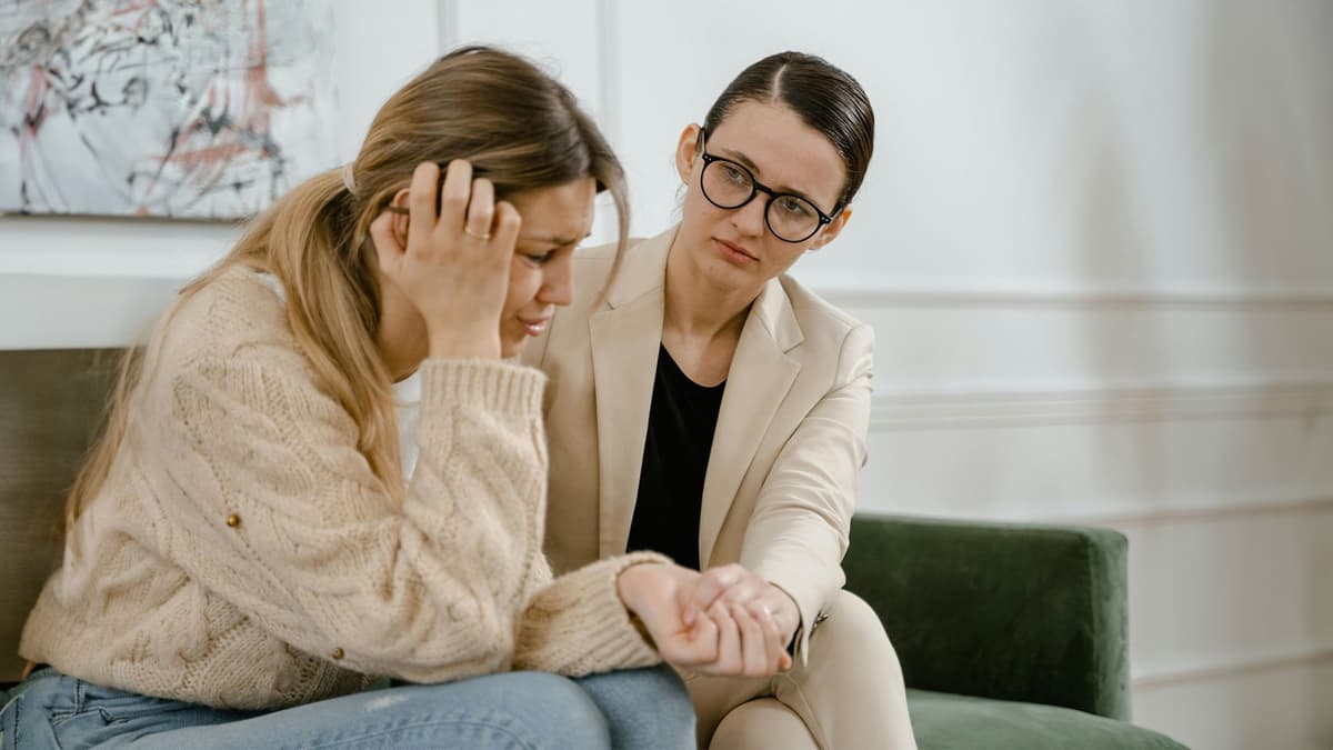 បន្ទាប​ខ្លួន​សុំ​ជំនួយ