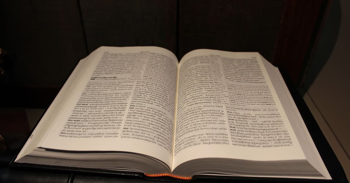 មាន​សេចក្តី​ចេះ​ដឹង និង​យោបល់