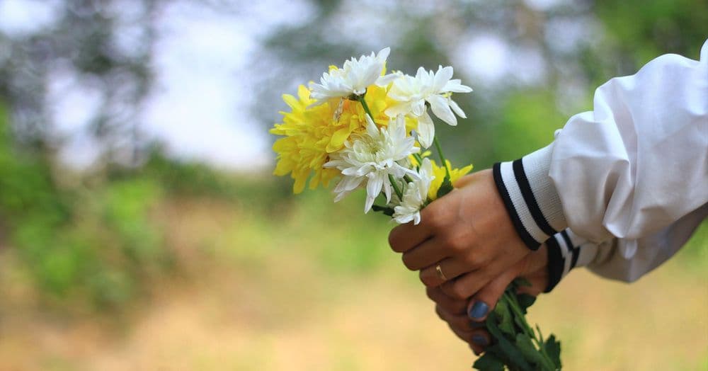 របៀប​បង្ហាញ​ចេញ​សេចក្តី​ស្រឡាញ់