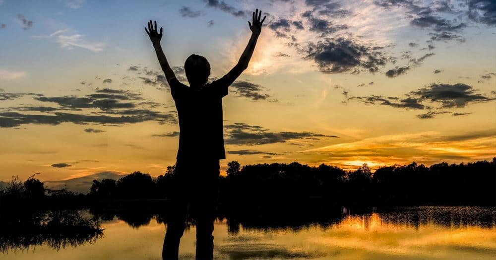 អរ​សប្បាយ​នឹង​ជីវិត​នៅ​ក្រោម​ពន្លឺ​ថ្ងៃ