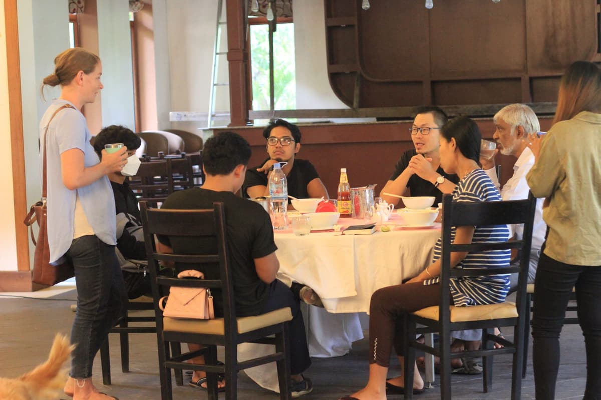 អបអរការរួបរួមគ្នា