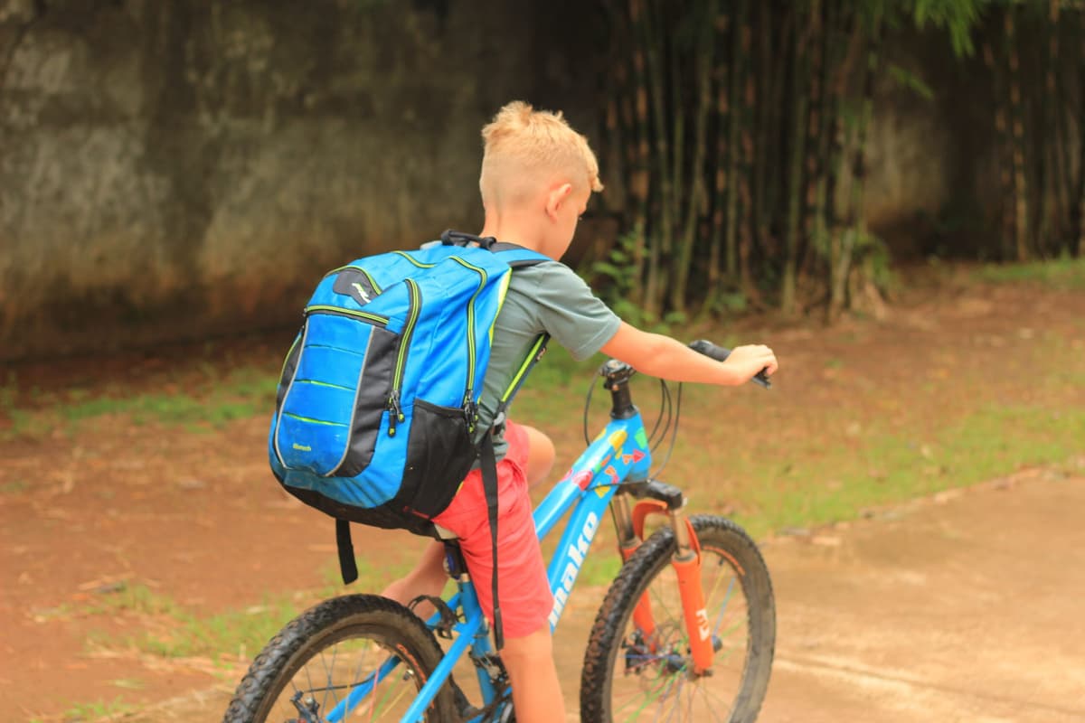 មនុស្សជំនាន់ខុសគ្នា