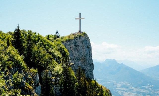 អង្គទ្រង់គឺជាលក្ខណៈសម្បត្តិរបស់ព្រះអង្គ